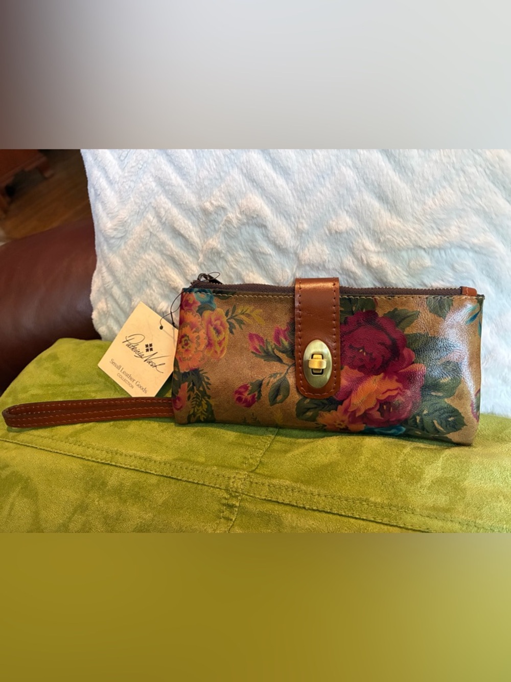 NWT Patricia Nash Rose Print Leather Clutch Wristlet Wallet